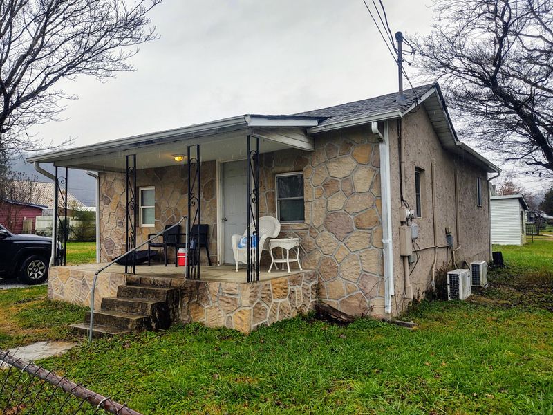 333 2nd St, Rocky Top, TN 37769