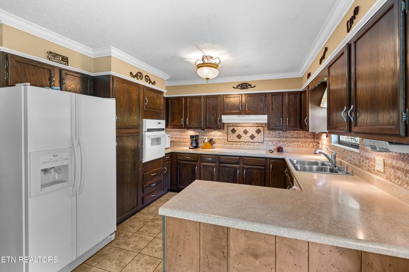333 Beal Woods Dr, Sevierville, TN 37862
