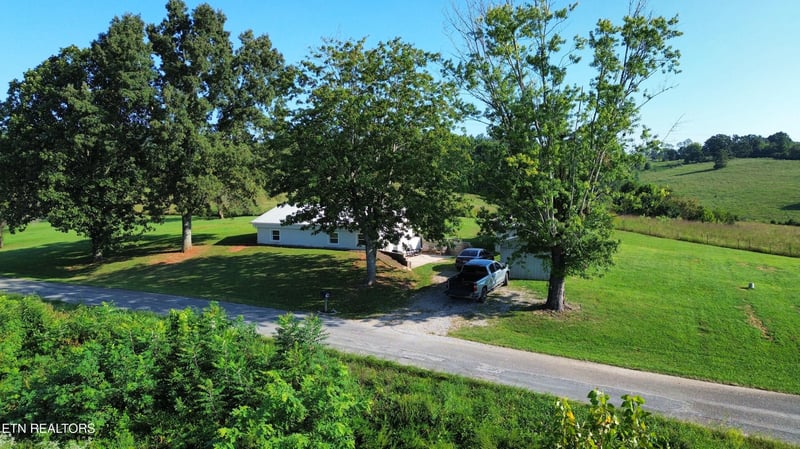 333 Deerfield Rd, Rutledge, TN 37861