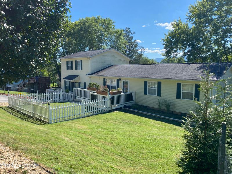 333 Eagle Bluff Rd, Jacksboro, TN 37757