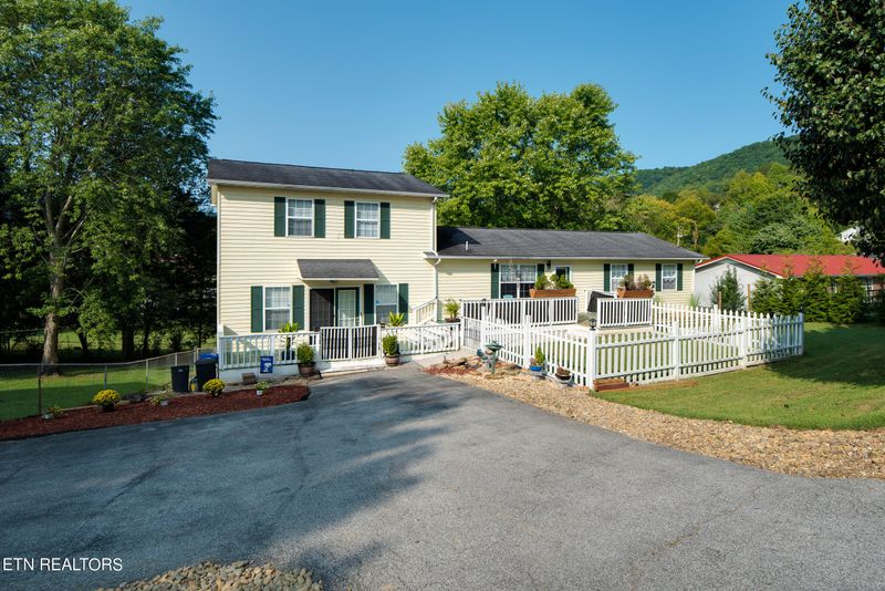 333 Eagle Bluff Rd, Jacksboro, TN 37757