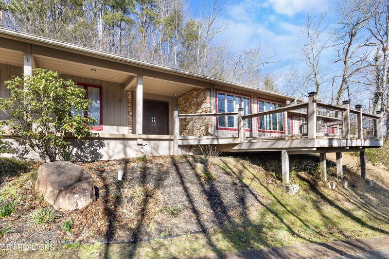 333 Gatlin Dr, Gatlinburg, TN 37738
