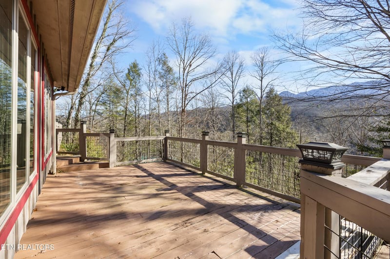 333 Gatlin Dr, Gatlinburg, TN 37738
