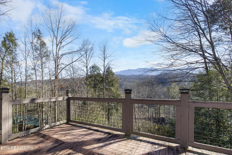 333 Gatlin Dr, Gatlinburg, TN 37738