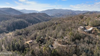 333 Gatlin Dr, Gatlinburg, TN 37738