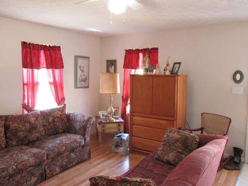 333 Ridgeview Dr, Clinton, TN 37716