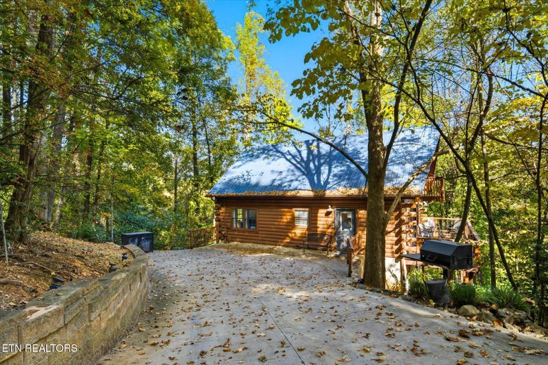 333 Sugar View Dr, Sevierville, TN 37876