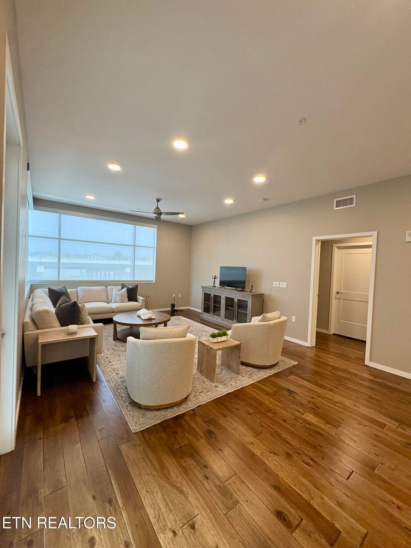 333 W Depot Ave #308, Knoxville, TN 37917