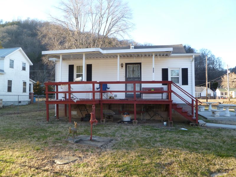 333 Willow Ln, Lake City, TN 37769
