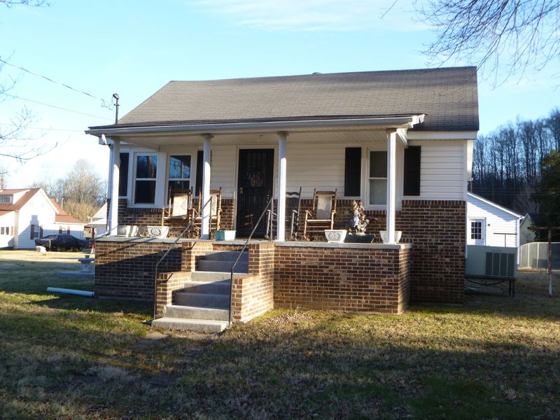 333 Willow Ln, Lake City, TN 37769
