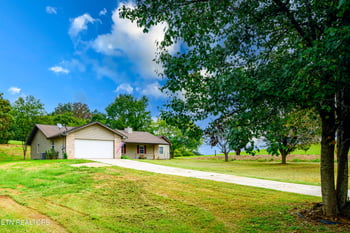 3330 River Pointe Cir, Kodak, TN 37764