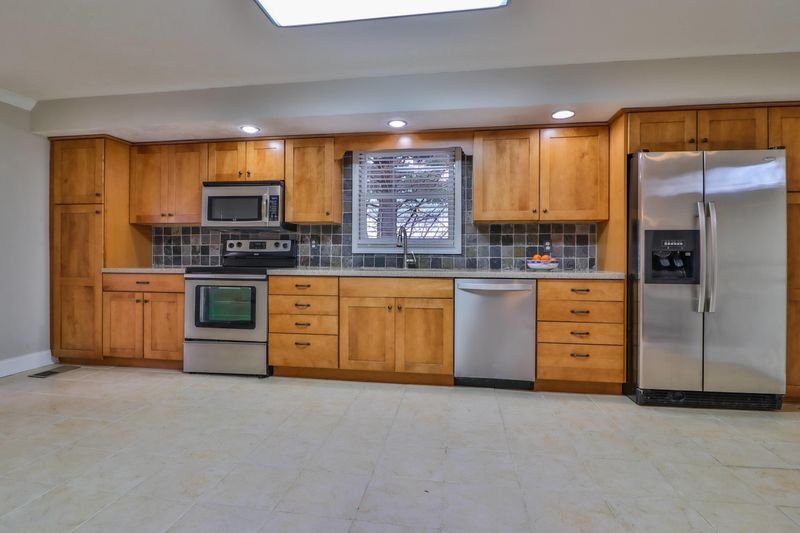 3331 Buffat Mill Rd, Knoxville, TN 37917