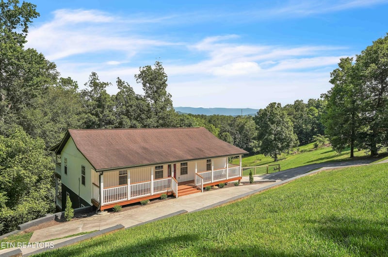 334 Amolee Ln, Sevierville, TN 37876