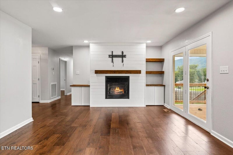 334 Indian Mound Cir, Jacksboro, TN 37757
