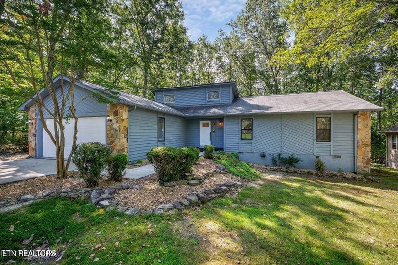 334 Lakeview Dr, Crossville, TN 38558
