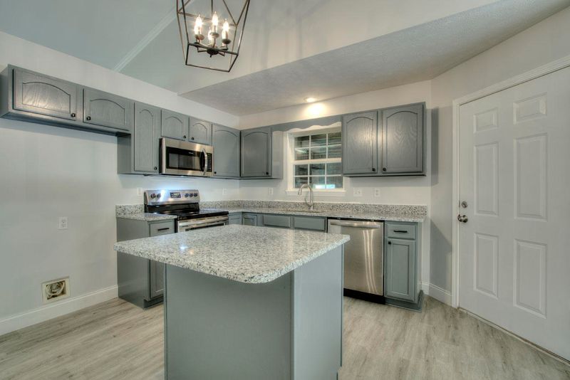3341 Oma Lee Dr, Sevierville, TN 37876