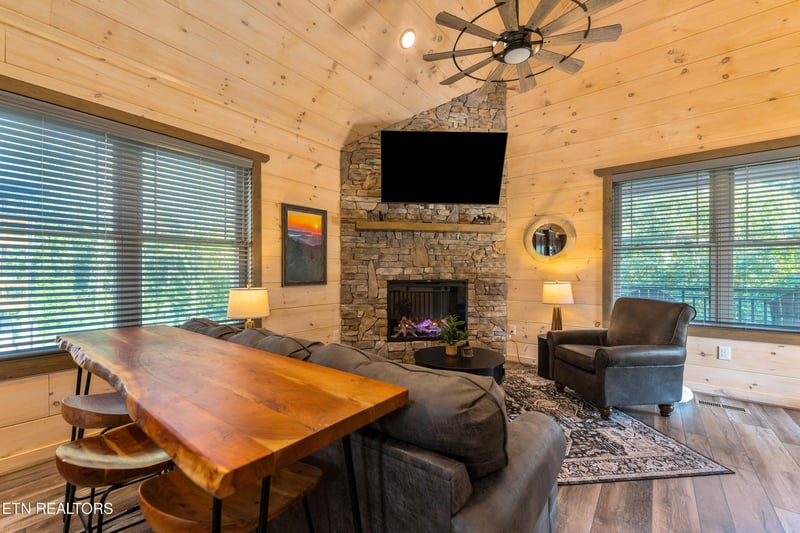 3342 Frontier View Dr, Sevierville, TN 37876
