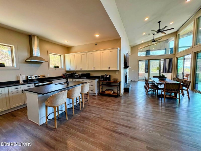 3343 Summit Trails Dr, Sevierville, TN 37862