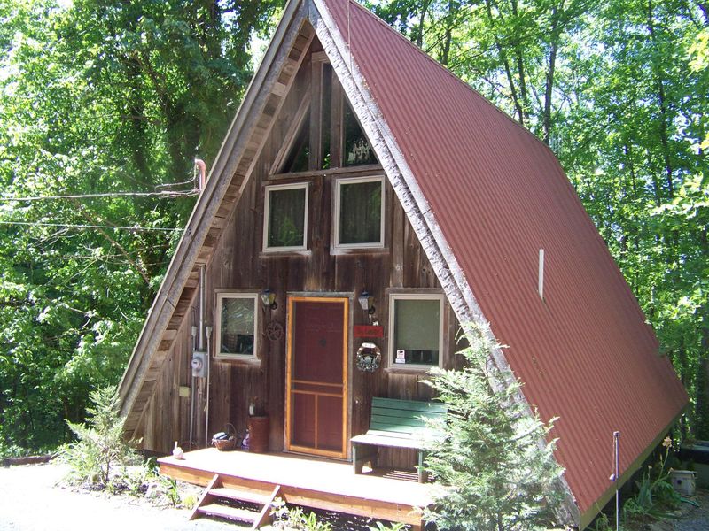 3345 Bear Mountain Ln, Sevierville, TN 37876