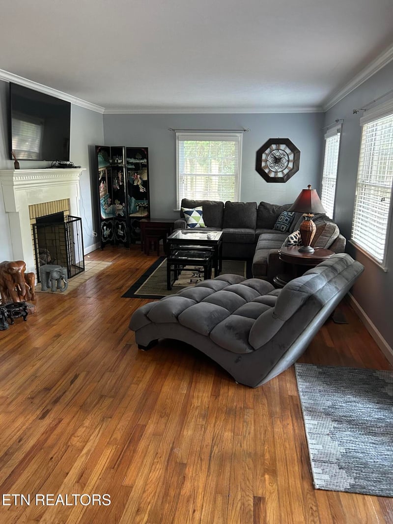 3345 Kenilworth Ln, Knoxville, TN 37917