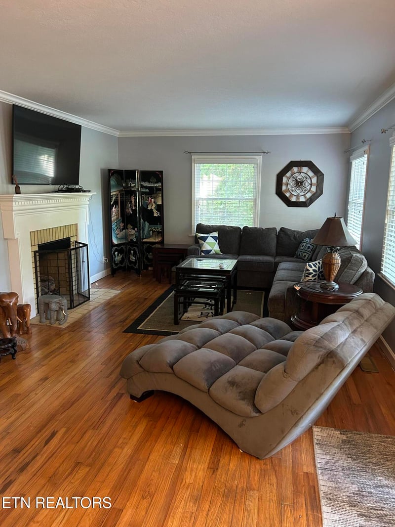 3345 Kenilworth Ln, Knoxville, TN 37917