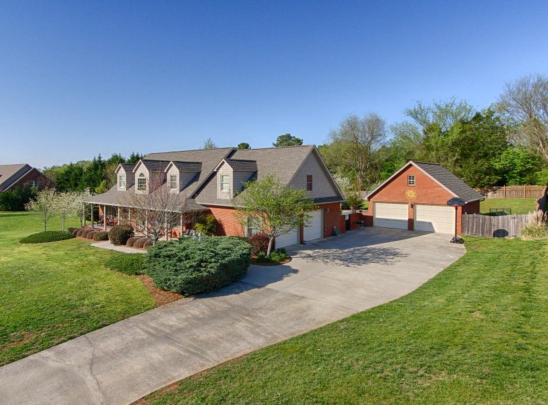 3348 Bekalea Dr, Louisville, TN 37777