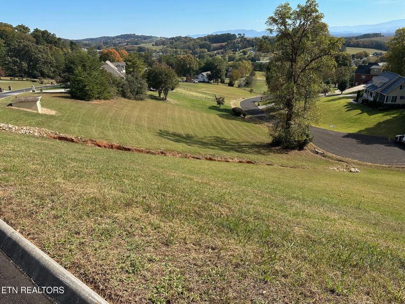 3349 Bentwood Dr, Kodak, TN 37764