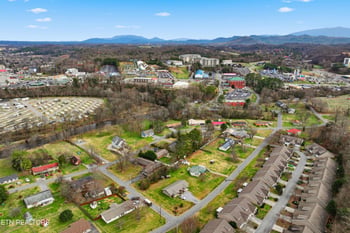 335 Fenway Dr, Sevierville, TN 37863