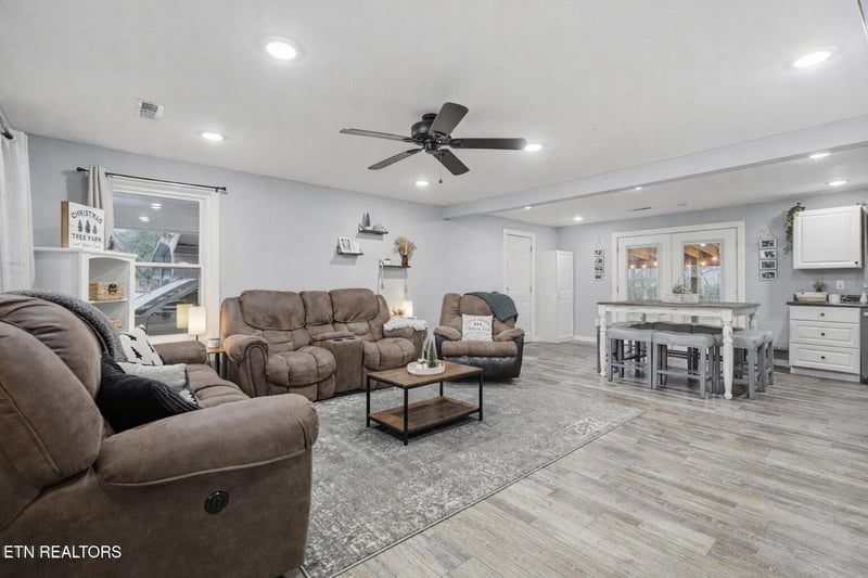 335 Fenway Dr, Sevierville, TN 37863
