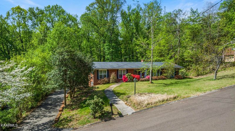 335 Forest Oak Dr, Knoxville, TN 37919