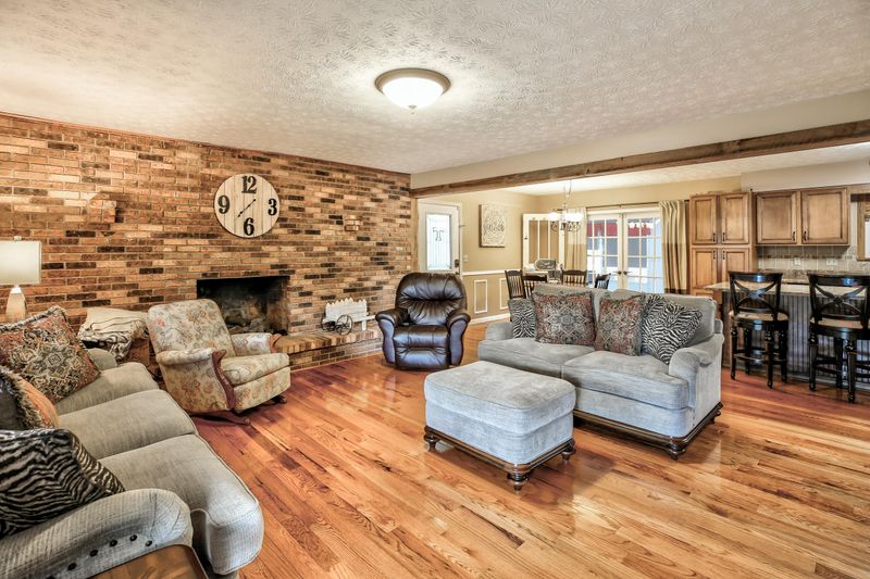 335 Indian Mound Cir, Jacksboro, TN 37757