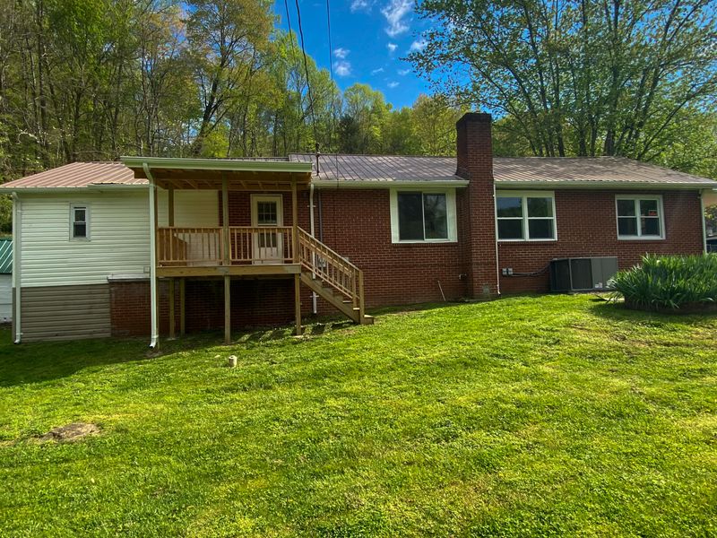 335 Mountain Rd, Caryville, TN 37714