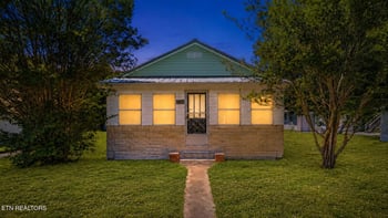 335 Oakdale St, Maryville, TN 37801