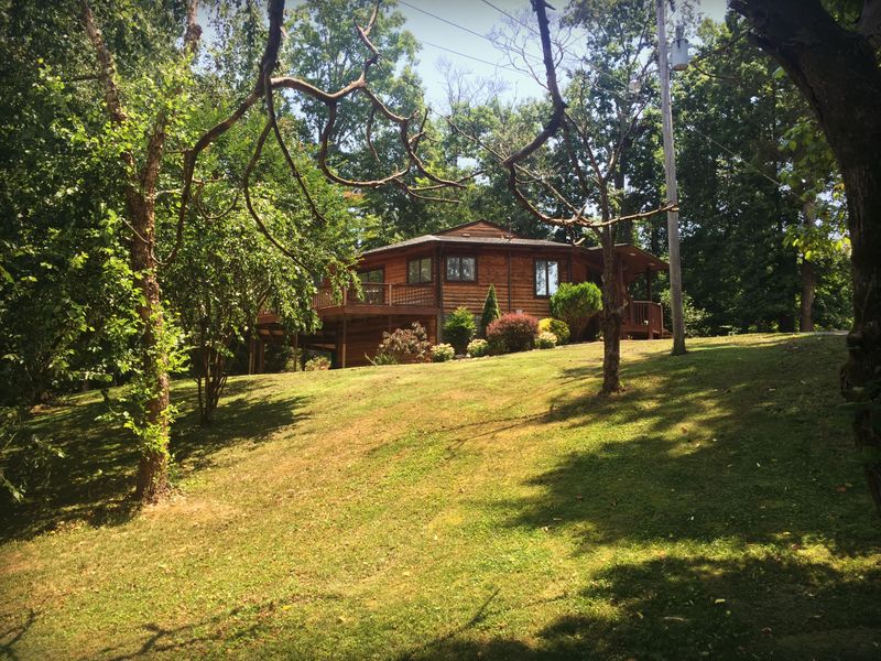 335 Old Tacora Hill Rd, Clinton, TN 37716