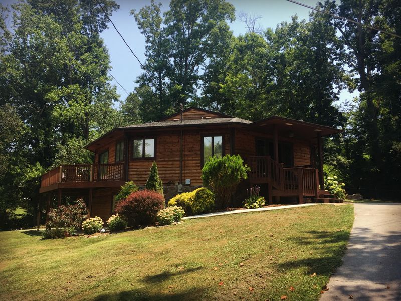 335 Old Tacora Hill Rd, Clinton, TN 37716