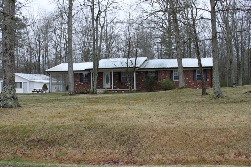 335 Pine Hill Rd, Oneida, TN 37841