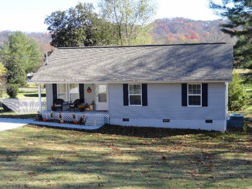335 Ridgewood Dr, Clinton, TN 37716