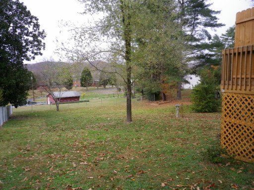 335 Ridgewood Dr, Clinton, TN 37716
