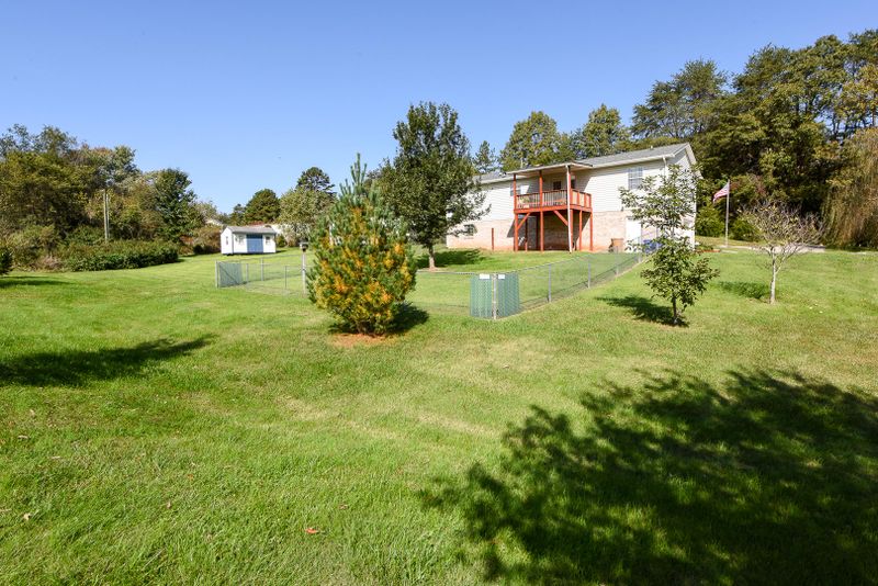 335 S Long Hollow Rd, Maryville, TN 37801