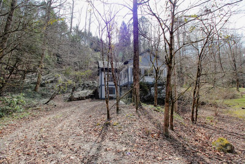 335 Washington Rd, Gatlinburg, TN 37738