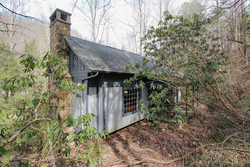335 Washington Rd, Gatlinburg, TN 37738