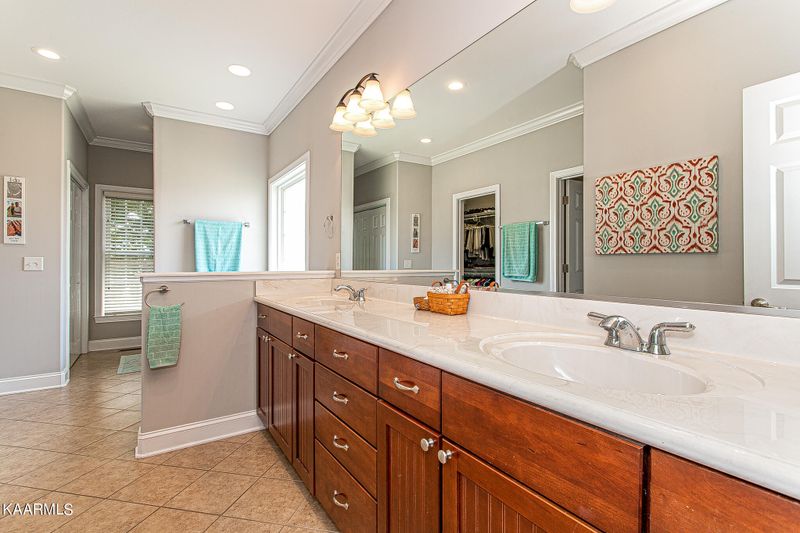 335 Windward Pt, Lenoir City, TN 37772