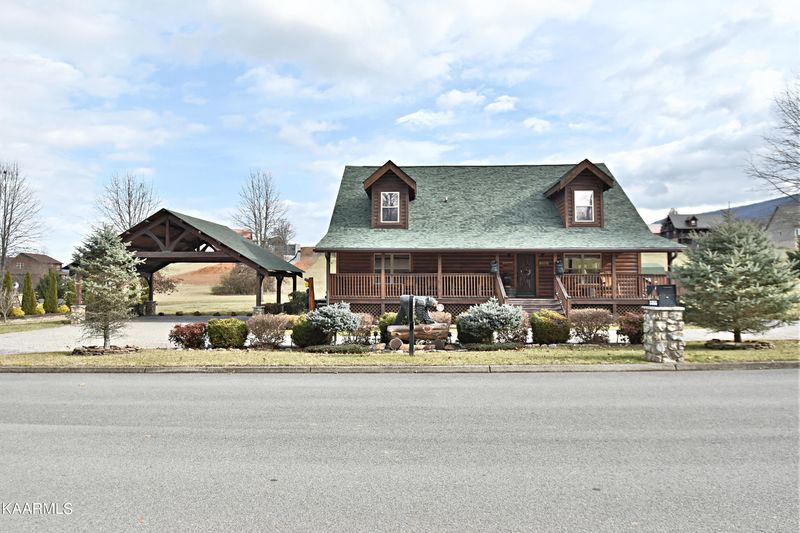 3355 Cove Meadows Dr, Sevierville, TN 37862