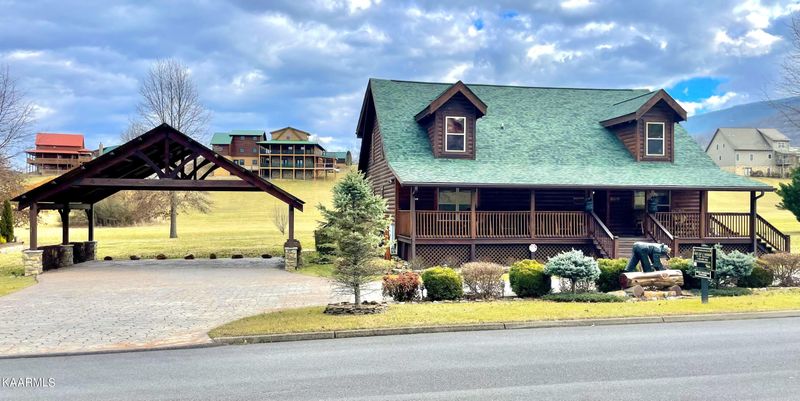 3355 Cove Meadows Dr, Sevierville, TN 37862