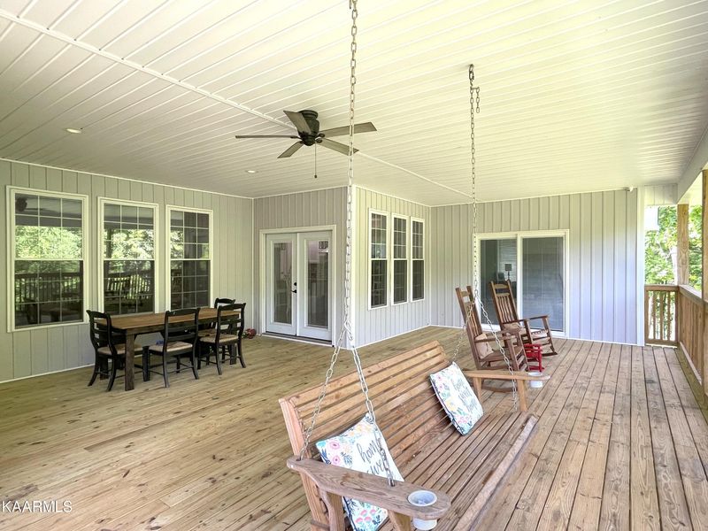 336 Wagon Ln, Speedwell, TN 37870