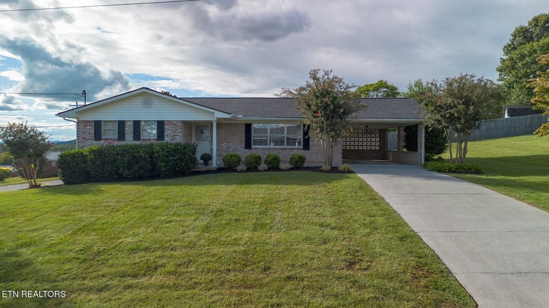 3362 Emerald Ave, Morristown, TN 37814