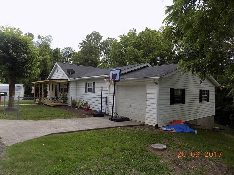 337 Old Clear Branch Ln, Rocky Top, TN 37769
