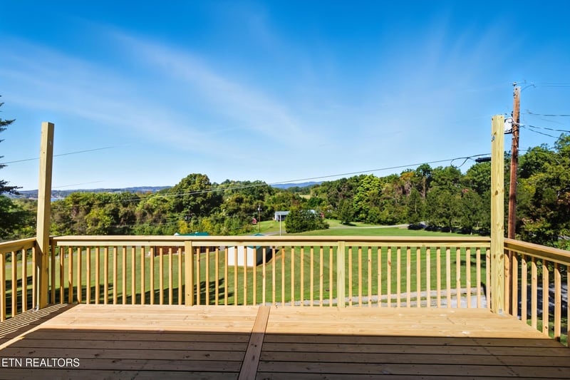 337 White Ln, Bean Station, TN 37708