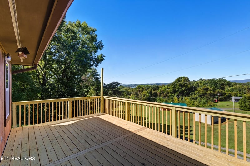 337 White Ln, Bean Station, TN 37708