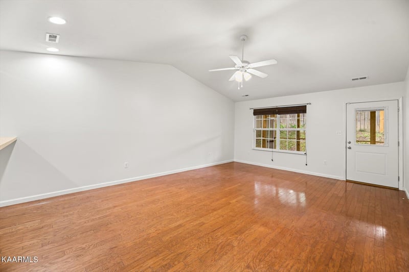 3373 Cummins Ln, Knoxville, TN 37921